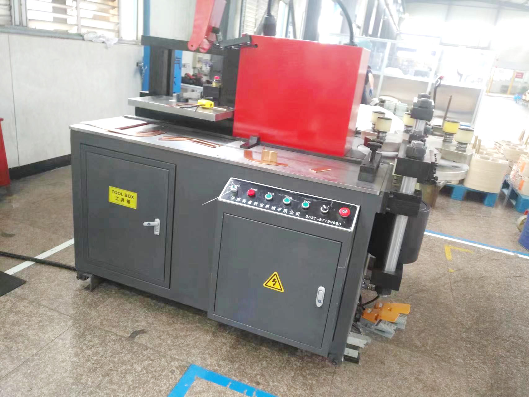 數(shù)控雙層臺轉塔式母線加工機